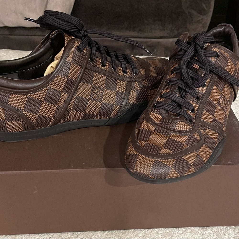 Brown checkered women’s Louis Vuitton leather size 38 1/2 excellent condition.